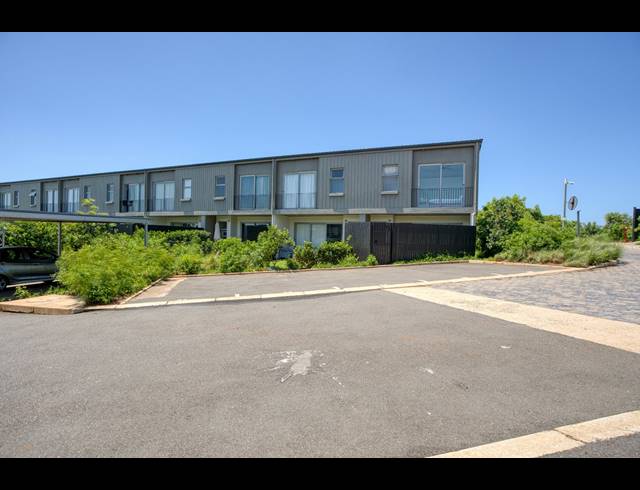 3 BEDROOM TOWNHOUSE FOR SALE IN ZULULAMI LUXURY COASTAL ESTATE